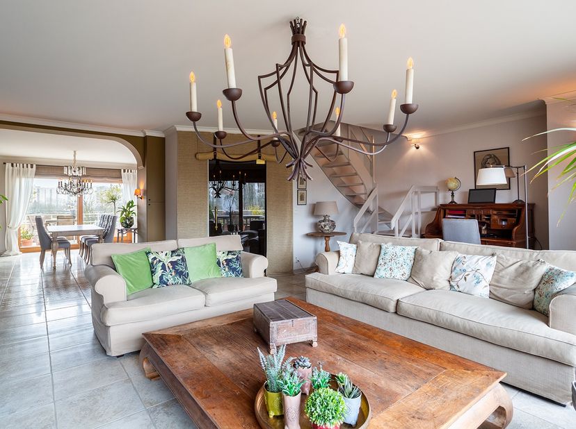 Ruim en lichtrijk duplex appartement gelegen op de 4de verdieping van Residentie Country Gardens!   <br />
<br />
Rustig gelegen in dichte nabijheid v