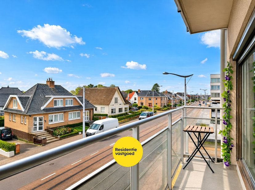 Centraal gelegen bevindt zich dit verzorgd appartement op de tweede verdieping, ideaal als vaste woonst, tweede verblijf of investering. Het apparteme