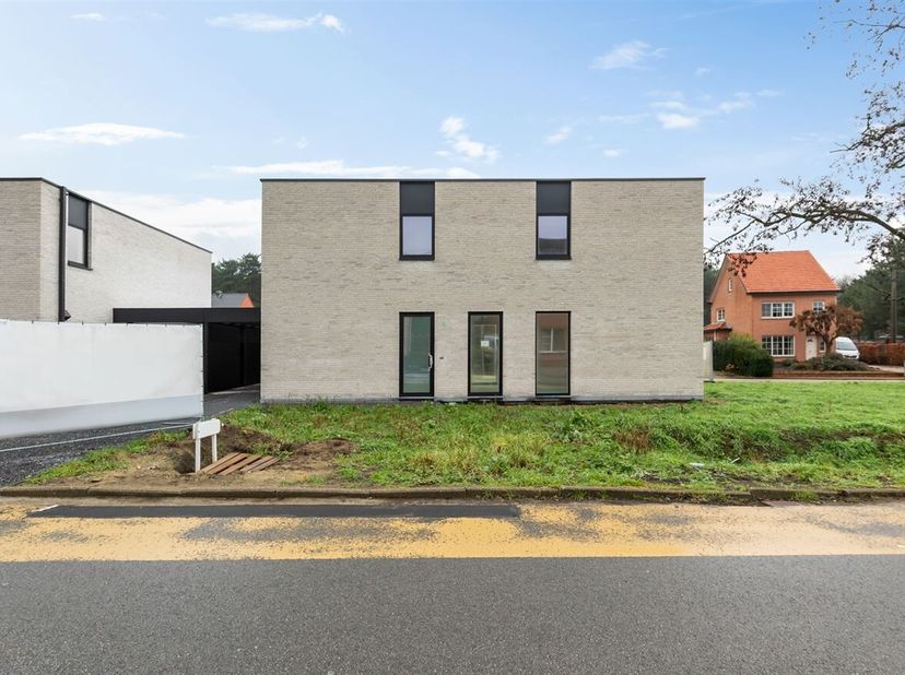 Journée portes ouvertes sur place : mercredi 11/3 de 16h30 à 17h30<br />
Maison moderne en gros oeuvre*nouvelle construction dans la verdure de Zoerle