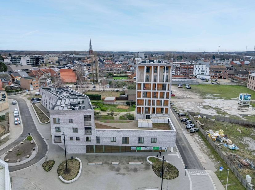 ***verkoop onder registratierechten***<br />
Instapklaar BEN-appartement met 2 slaapkamers, 2 terrassen en autostaanplaats in hartje Beringen: Blijkst