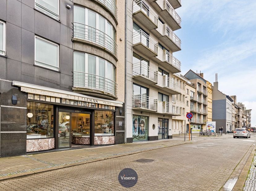 Uitstekend gelegen handelsruimte op een uiterst commerciële en bijzonder zichtbare locatie - gelegen op het levendige Mijnplein vlak bij het Wapenplei