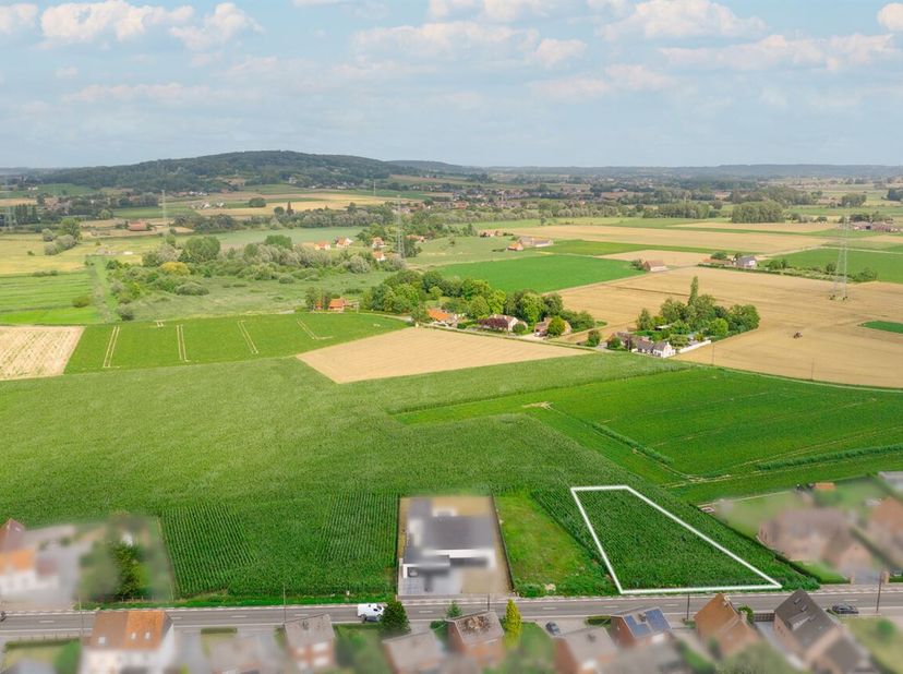 À la recherche de lemplacement idéal pour réaliser la maison de vos rêves ? Ce terrain spacieux de 1.193 m², destiné à une construction ouverte (4 faç