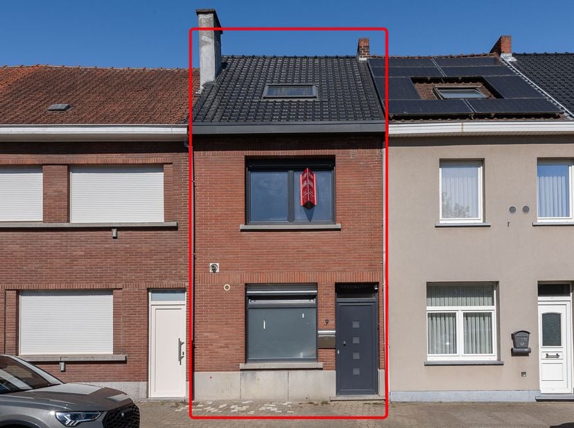 TE RENOVEREN EENGEZINSWONING -<br />
Gunstig gelegen eengezinswoning met tuin nabij het centrum van Erembodegem.