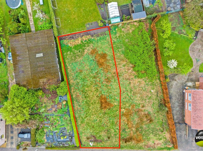 Halfopen bouwgrond te koop in Munsterbilzen – 6a 32ca<br />
<br />
Ontdek deze gunstig gelegen halfopen bouwgrond van 632 m² in het gezellige Munsterb