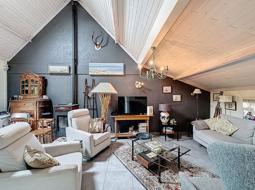 Vakantiewoning gelegen in het groene en rustige domein Nieuwendamme, op wandelafstand van de jachthaven en het openbaar vervoer van Nieuwpoort-Stad.<b