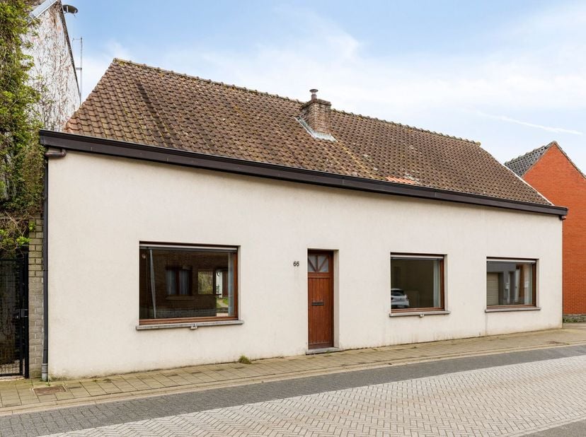 RUIME GEZINSWONING MET 3 SLAAPKAMERS EN  AANGENAME ZUIDELIJK GERICHTE TUIN OP  2A 50CA.<br />
 Rustig en landelijk gelegen langs de Kleine Amer te Pu