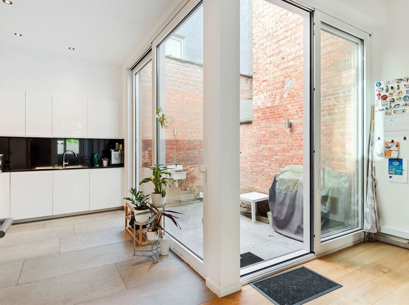 Prachtig gerenoveerde gezinswoning nabij het Te Boelaerpark<br />
Op zoek naar een ruime, instapklare woning waar je zonder grote verbouwingen meteen