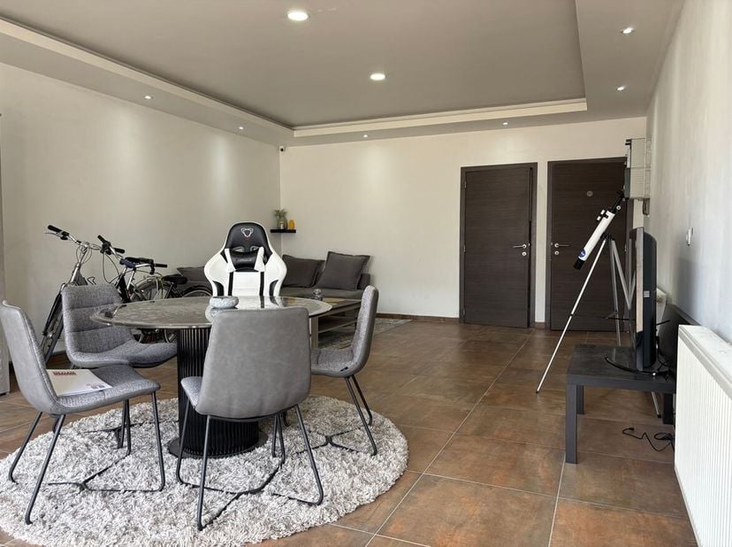 Propriété commerciale polyvalente et prête à l'emploi avec espace privé au coeur de Mortsel !<br />
Vous êtes à la recherche d'un immeuble commercial