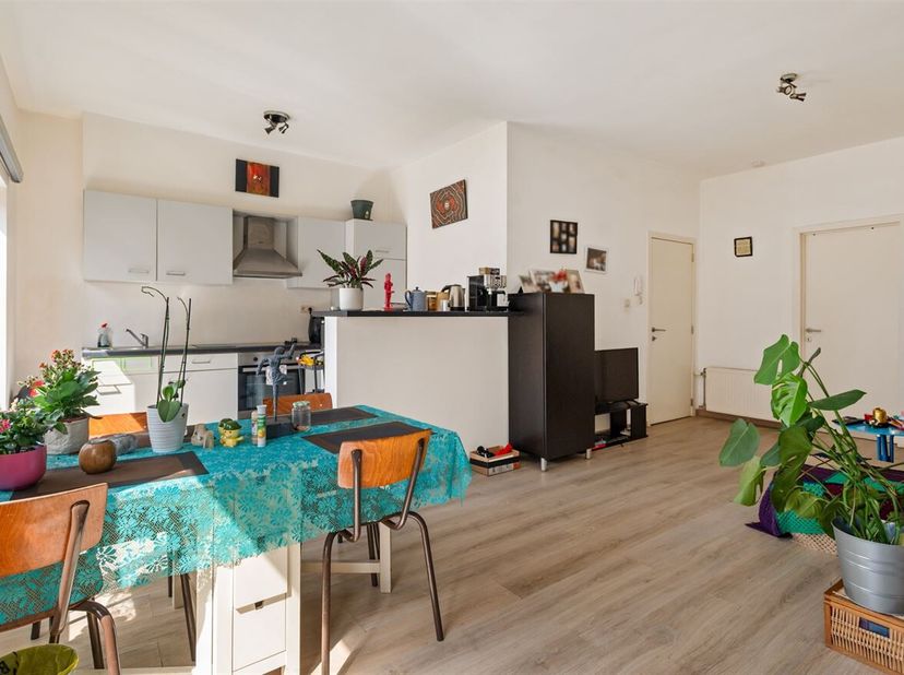 Journée portes ouvertes le samedi 13 juin de 14h à 15h<br />
Appartement d'une chambre à coucher prêt à l'emploi au coeur d'Anvers<br />
Situation : D