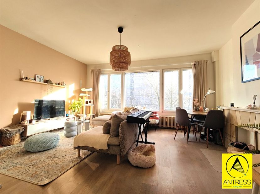 Instapklaar en gezellig appartement met 1 slaapkamer in een kleinschalig gebouw (5 units), centraal gelegen in Antwerpen, vlakbij de Rooseveltplaats e