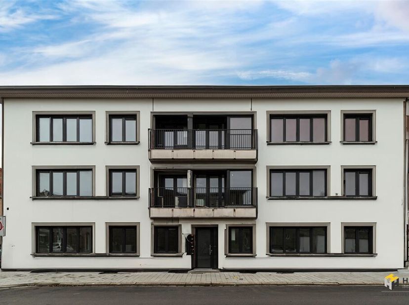 Dans un endroit idéal à Edegem - calme mais proche du centre - nous trouvons cet appartement prêt à l'emploi, faisant partie d'un immeuble d'angle rén