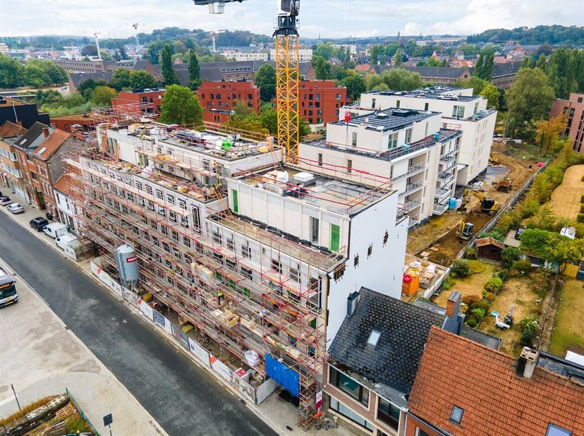 Les travaux ont commencé, l'achèvement est prévu pour le quatrième trimestre 2026.<br />
Cette belle résidence se compose de 72 appartements et de 9 p