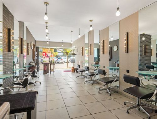                                         Rez-de-chaussée commercial à vendre à Deurne, € 159.000
