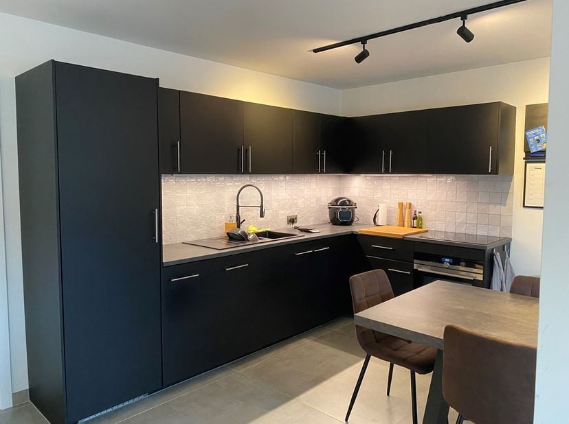 Welkom in jouw droom appartement, gelegen in het bruisende centrum van Eeklo!&amp;nbsp;<br />
Dit volledig afgewerkte, stijlvolle appartement biedt het ul