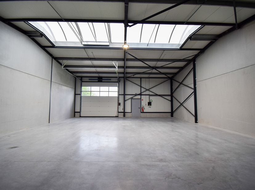 Heirbaan 104A, Anzegem - Lanza II<br />
Laatste nieuwe unit – instapklaar en onmiddellijk beschikbaar!<br />
Kenmerken<br />
- 192 m² opslagruimte of