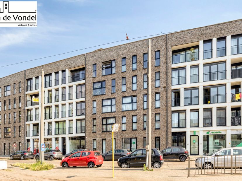 Bent u op zoek naar een recent, energiezuinig appartement op een uitstekende ligging? <br />
Dan is dit prachtige appartement zeker een bezoek waard!<