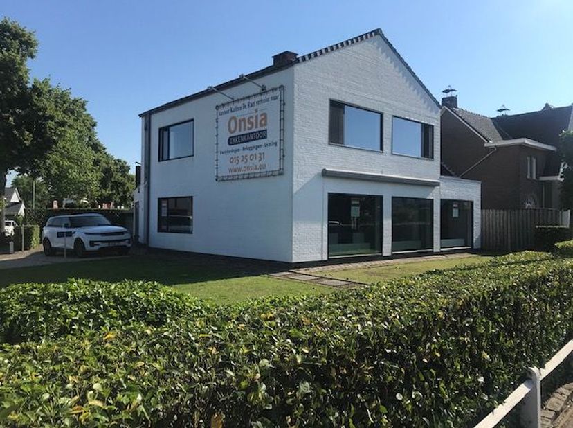Afwijking handelshuurovereenkomst bespreekbaar<br />
Te huur:<br />
Prachtig ruim handelspand, kantoor of praktijkruimte, gelegen op de meest ideale l