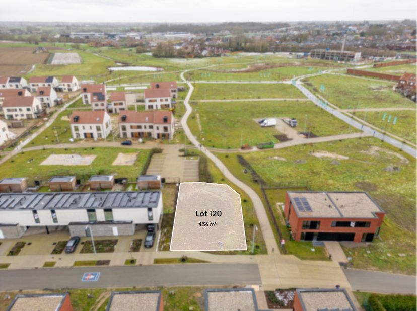 Deze bouwgrond (lot 120) van 456 m² met westelijke oriëntatie en garantie van een avondzonnetje in de tuin is gelegen in het woonproject 't Park in Ti