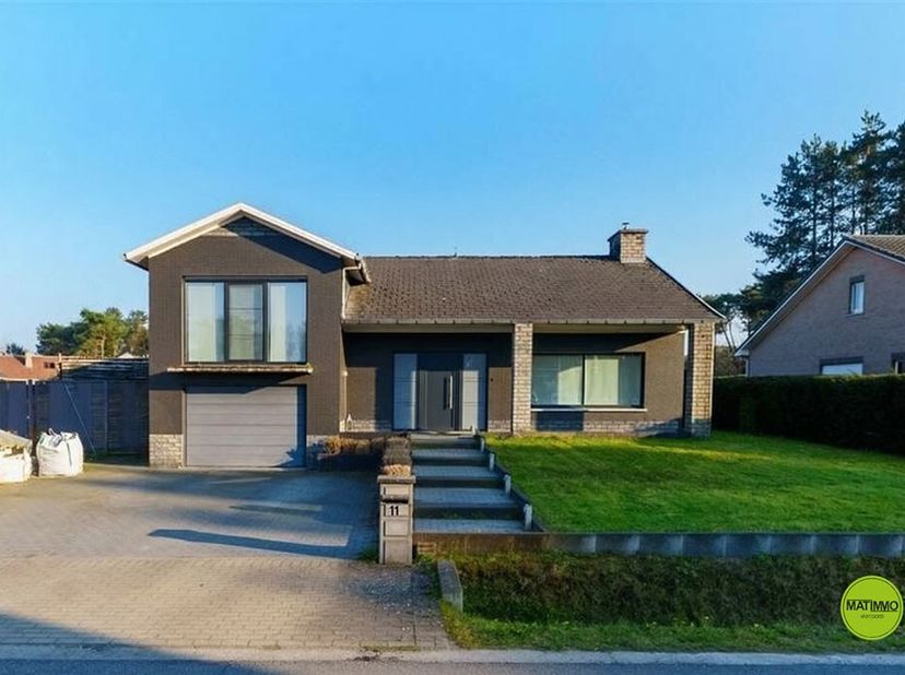 Instapklare woning met grote tuin op rustige ligging in Laakdal<br />
In een rustige, groene straat in Laakdal, maar toch met een vlotte bereikbaarhei