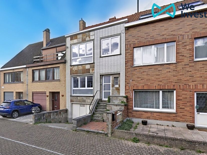 Op een rustige en vlot bereikbare ligging in Oostende, bevindt zich deze ruime bel-etagewoning met een bewoonbare oppervlakte van 163 m². De woning bi