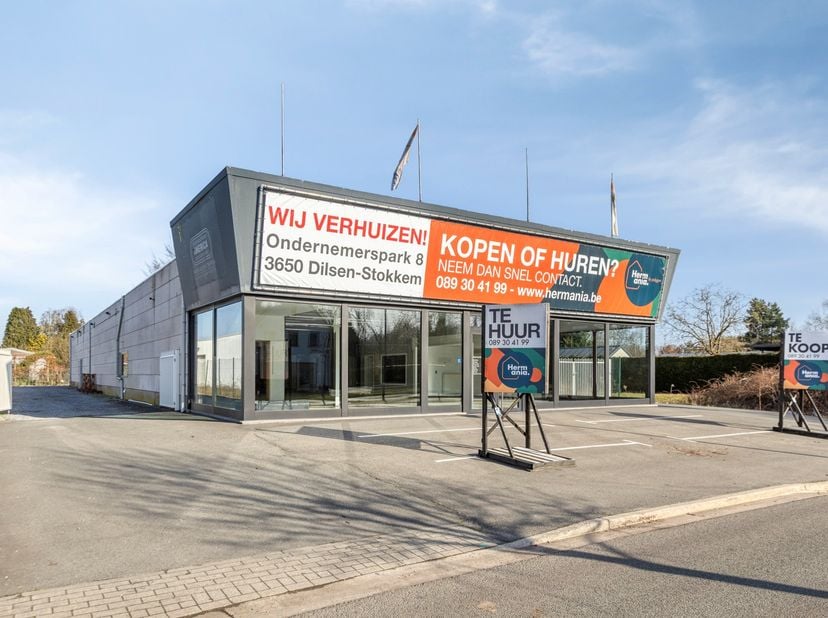 Bent u op zoek naar een ruim en strategisch gelegen handelspand?<br />
Dit pand biedt alles wat u nodig heeft om uw zaak te laten groeien:<br />
<br /