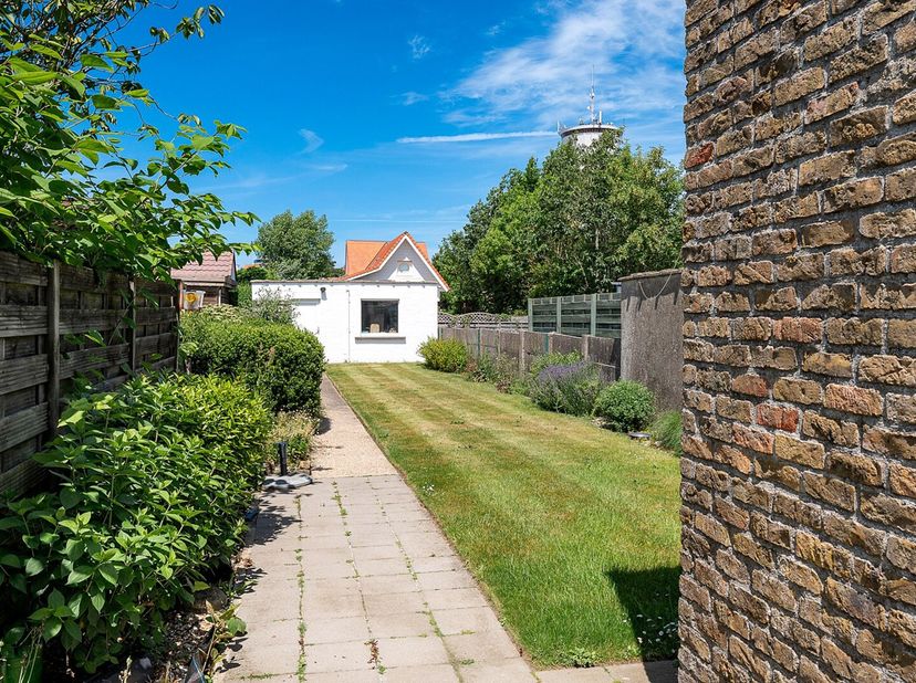 Charmante woning in een geliefde omgeving op slechts enkele minuten van Duinenwater en centrum-Knokke. Het Albertstrand bevindt zich op slechts enkele