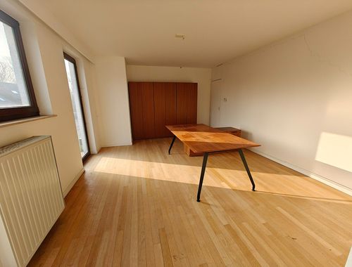                                         Bien commercial à louer à 's Gravenwezel, € 725
