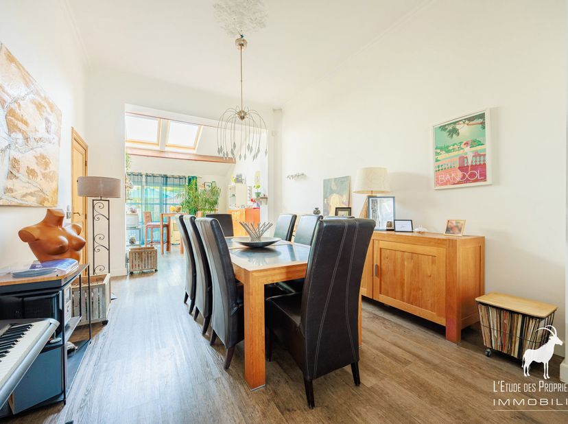 Makelaarsreferentie: V7170-526<br />
*** VIRTUELE TOUR: https://envisite.net/vtour/fr/wy4p2f/frame ***<br />
Ontdek dit prachtige huis in het charmant