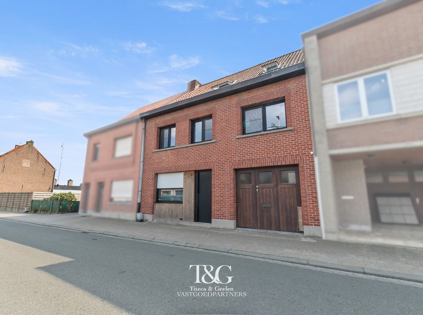 Op zoek naar een instapklare gezinswoning waar ruimte, comfort en energiezuinig wonen hand in hand gaan? <br />
Dan is deze smaakvol gerenoveerde woni