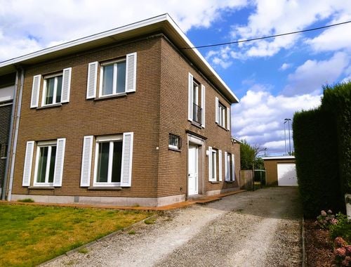                                         Eengezinswoning te huur in Kruishoutem, € 975
