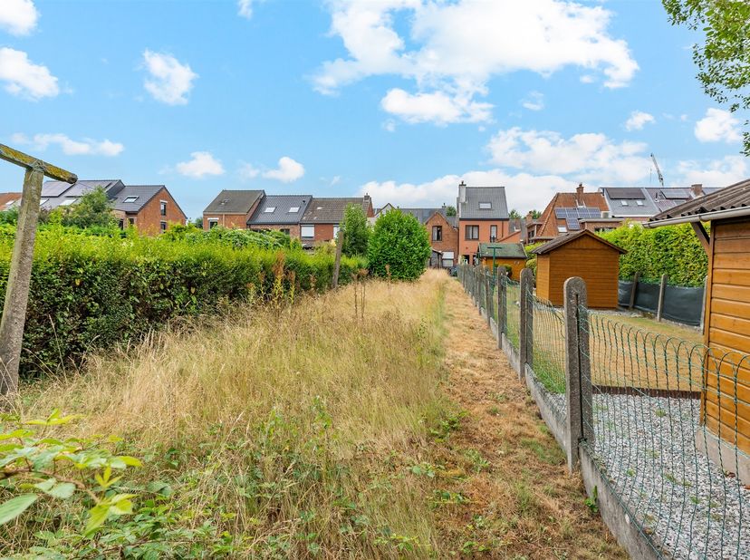 Op zoek naar een woning met potentieel? Dan is dit misschien wel uw kans!<br />
<br />
Deze te renoveren woning is gelegen nabij Nieuwkerken en vorm