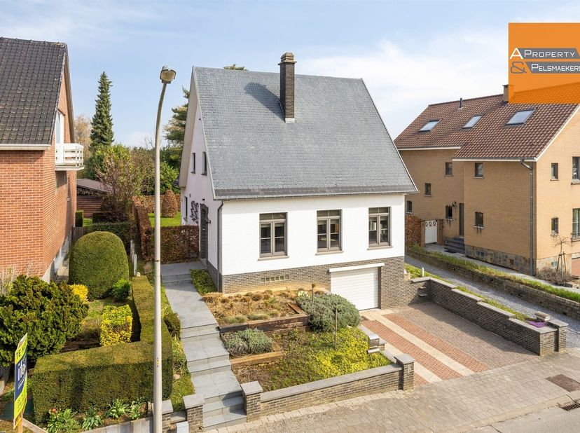 Lichtrijke villa met 4 slaapkamers nabij de British School<br />
 <br />
<br />
Ontdek deze uitstekend onderhouden villa, ideaal voor gezinnen die co