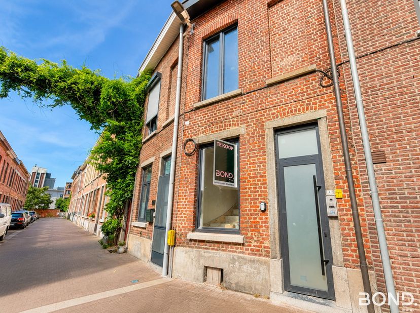 Ideale investeringsopportuniteit met drie slaapkamers en drie badkamers!<br />
Deze woning is uitermate geschikt voor cohousing en/of eigen bewoning,