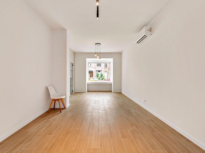 Volledig gerenoveerde woning te koop in Kortrijk<br />
Op zoek naar een instapklare en energiezuinige woning op een toplocatie Kortrijk? Deze volledig