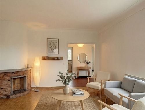                                         Appartement à louer à Etterbeek, € 995
