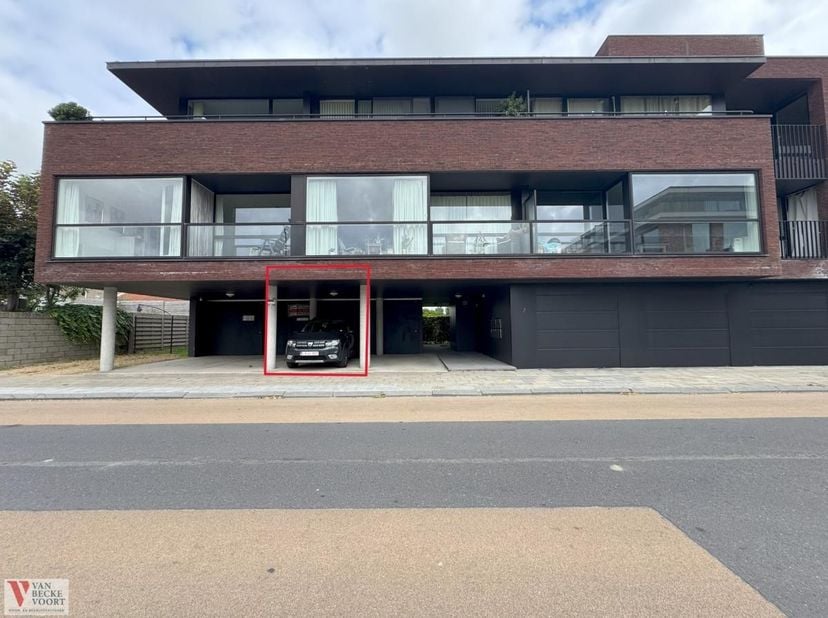 Garage à vendre
                    à 8450 Bredene