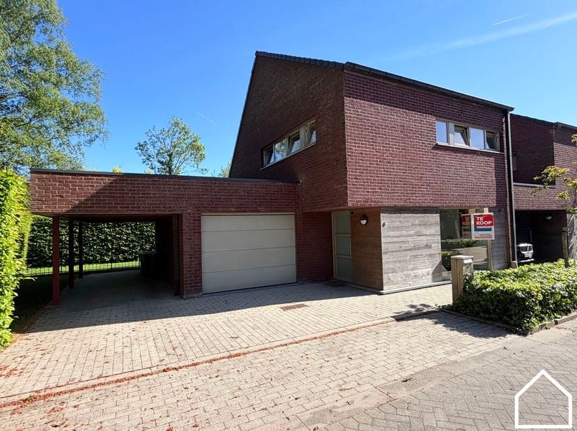 Bekijk zeker de vastgoedvideo via deze link: https://youtube.com/embed/5m12f_5bFsw<br />
<br />
Ontdek deze verzorgde en energiezuinige woning, gebouw