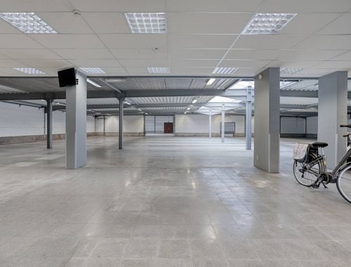                                         Bien commercial à louer à Oostkamp, € 6.000
