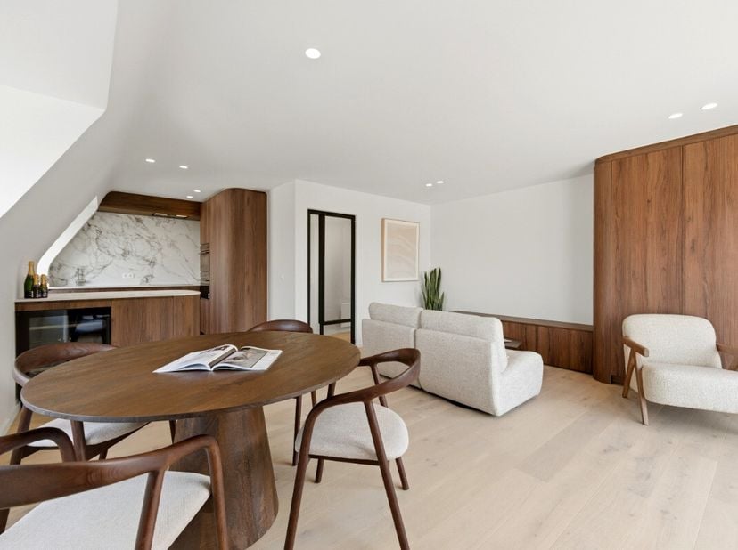Te koop: prachtig gerenoveerd appartement (2026) met zicht op zee en duinen Ontdek dit schitterende luxe duplexappartement, een werkelijk unieke en ze