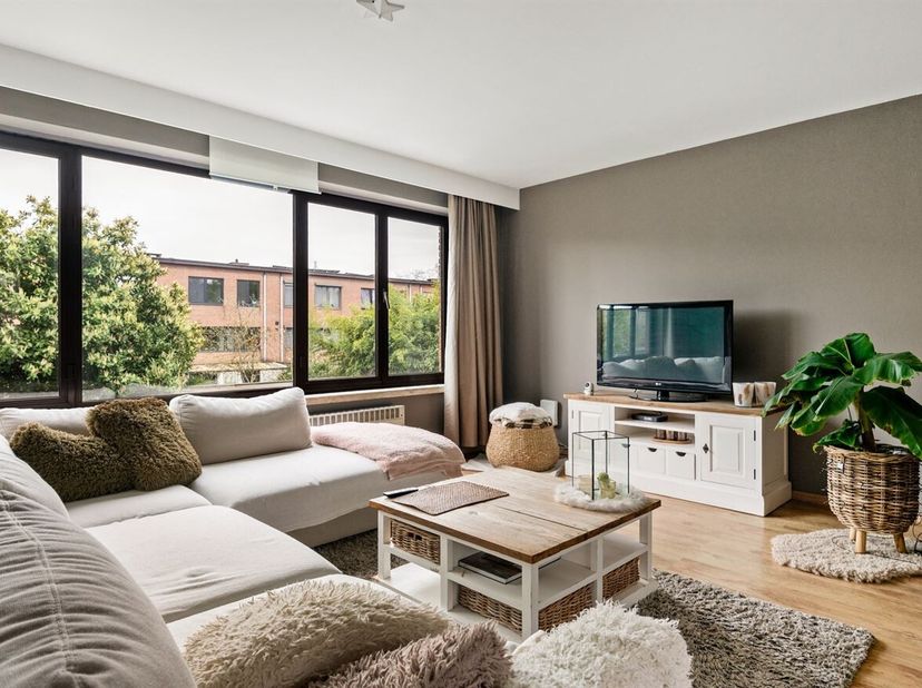 Bel-étage (162m²) avec 4 chambres, garage et jardin, sur un emplacement de choix à Edegem, offre de nombreuses possibilités !<br />
Situation : calme,