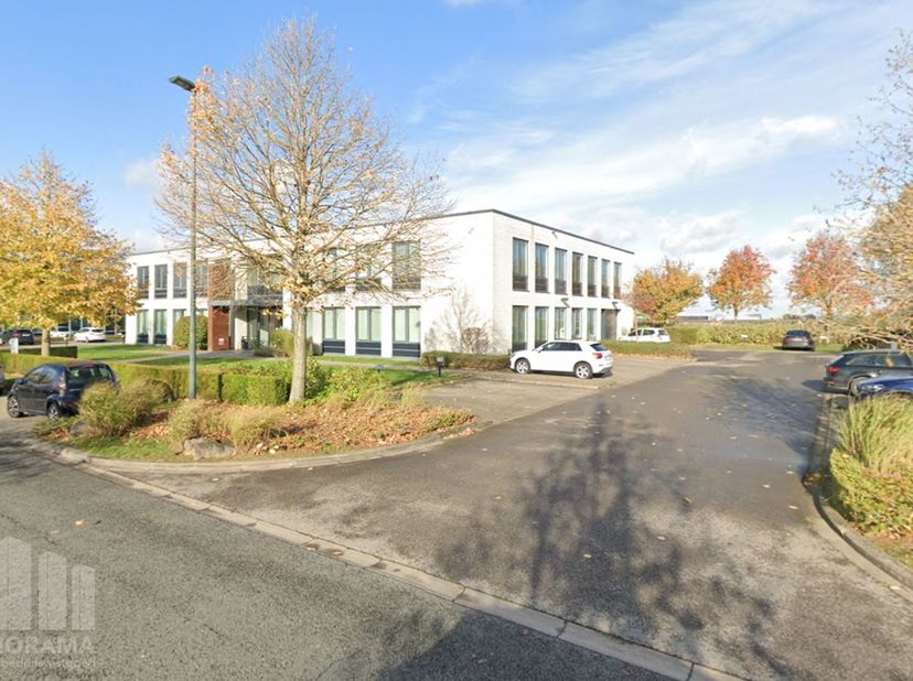 Kantoor van 500 m² te huur nabij de Leuvensesteenweg te Zaventem.<br />
Uitstekend gelegen, vlakbij de Leuvensesteenweg en op slechts 2 km van de E40-