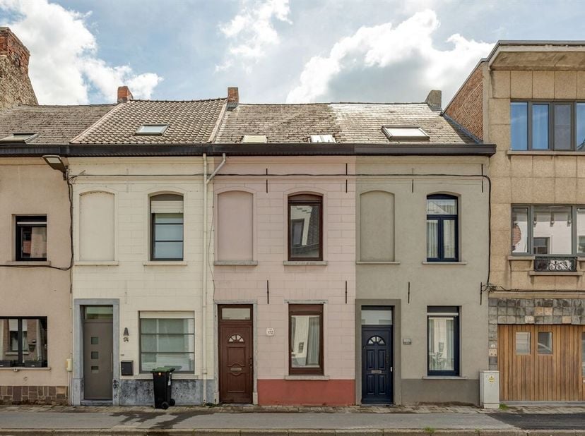 Bent u op zoek naar een woning die u volledig naar eigen smaak kunt inrichten? Dan is deze rijwoning te Nekkerspoelstraat 172, Mechelen een uitstekend