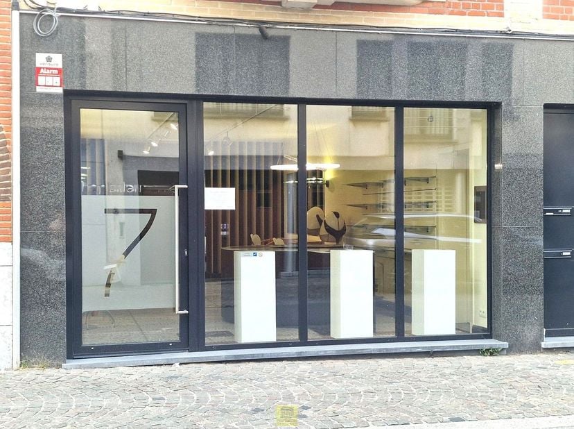 Bien professionnel à louer
                    à 9300 Aalst