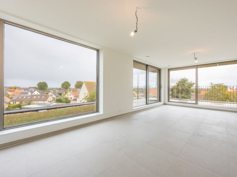 Appartement 1 chambre spacieux, lumineux et prêt à emménager à vendre à distance de marche du centre de Veurne.<br />
L'appartement est situé au 3ème