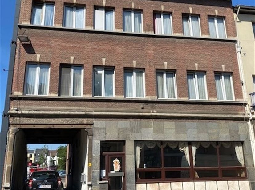 HOBOKEN-CENTRUM - A LOUER - GRANDE ZONE DE COMMERCE DE 325m² AVEC MAGAZINE (anciennement restaurant chinois "Shun Fu")<br />
Prix : 3.500,00 euro/mois