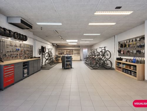                                         Handelszaak te huur in Sint-Amandsberg, € 1.750

