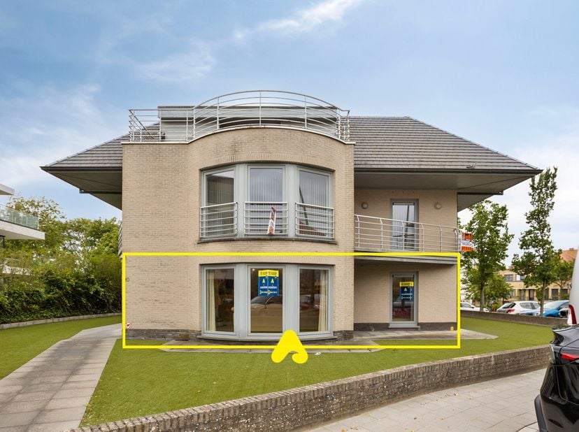 Instapklaar en stijlvol gemeubeld gelijkvloers appartement.<br />
<br />
Centraal gelegen, op wandelafstand van het strand, restaurants, winkels en de