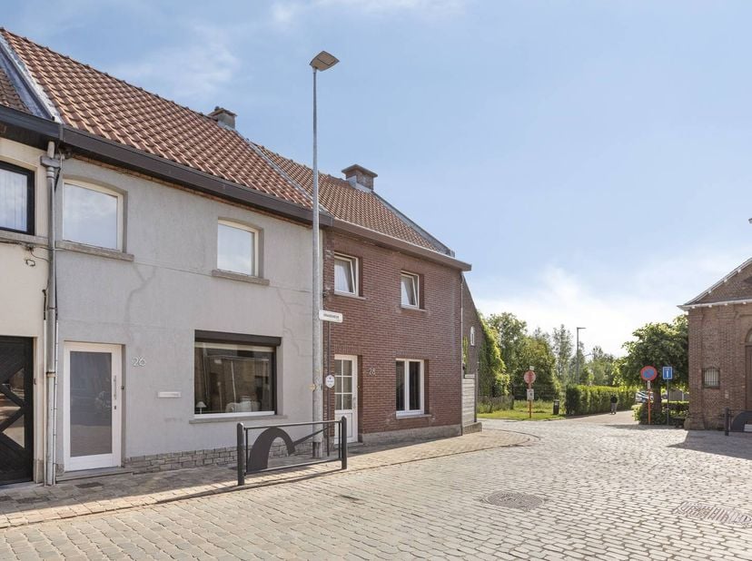 Vous recherchez une maison prête à emménager dans un emplacement central ? Cette maison rénovée située dans la Brandweerstraat offre l'équilibre parfa