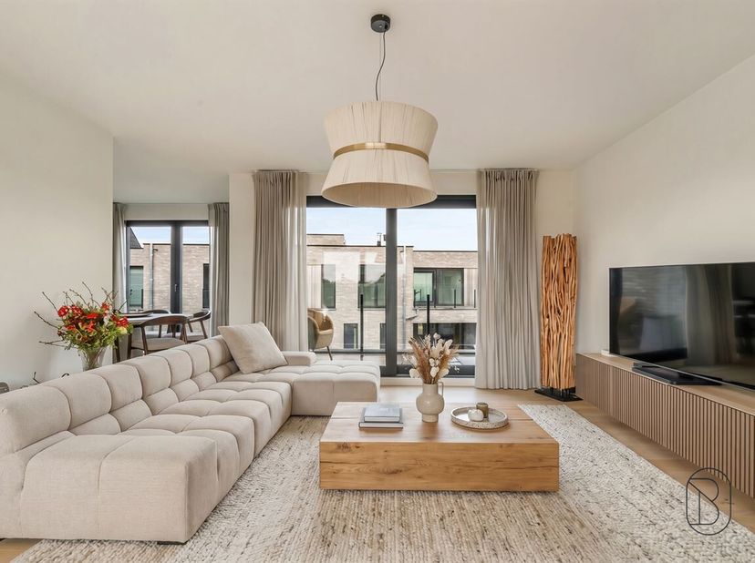 Ontdek dit prachtig appartement met groot terras, op de derde verdieping van residentie Over Leie in Harelbeke. 6% BTW mogelijk! <br />
Vlakbij de Lei