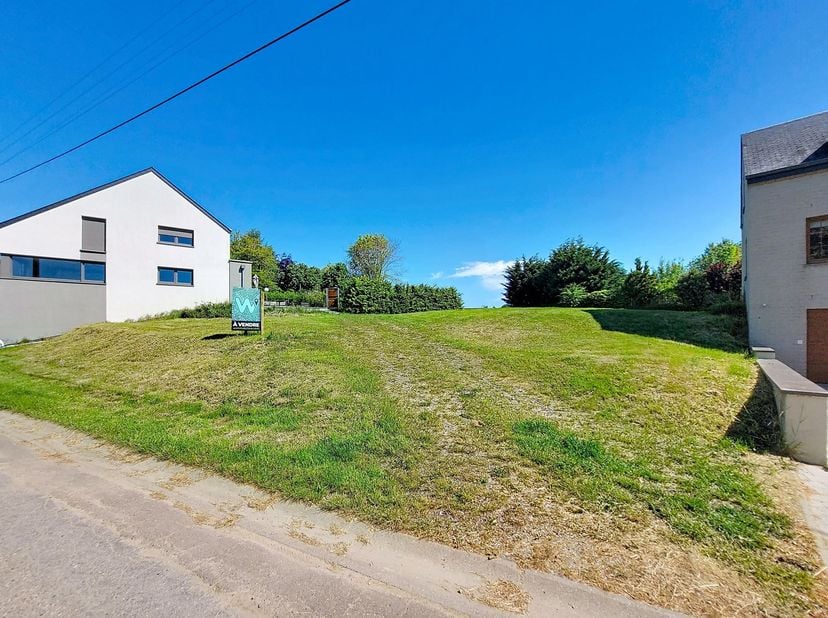 W Immobilière vous propose à Fouches (Arlon), dans un quartier prisé et recherché, un terrain à bâtir de plus de 47 ares idéal pour votre future const